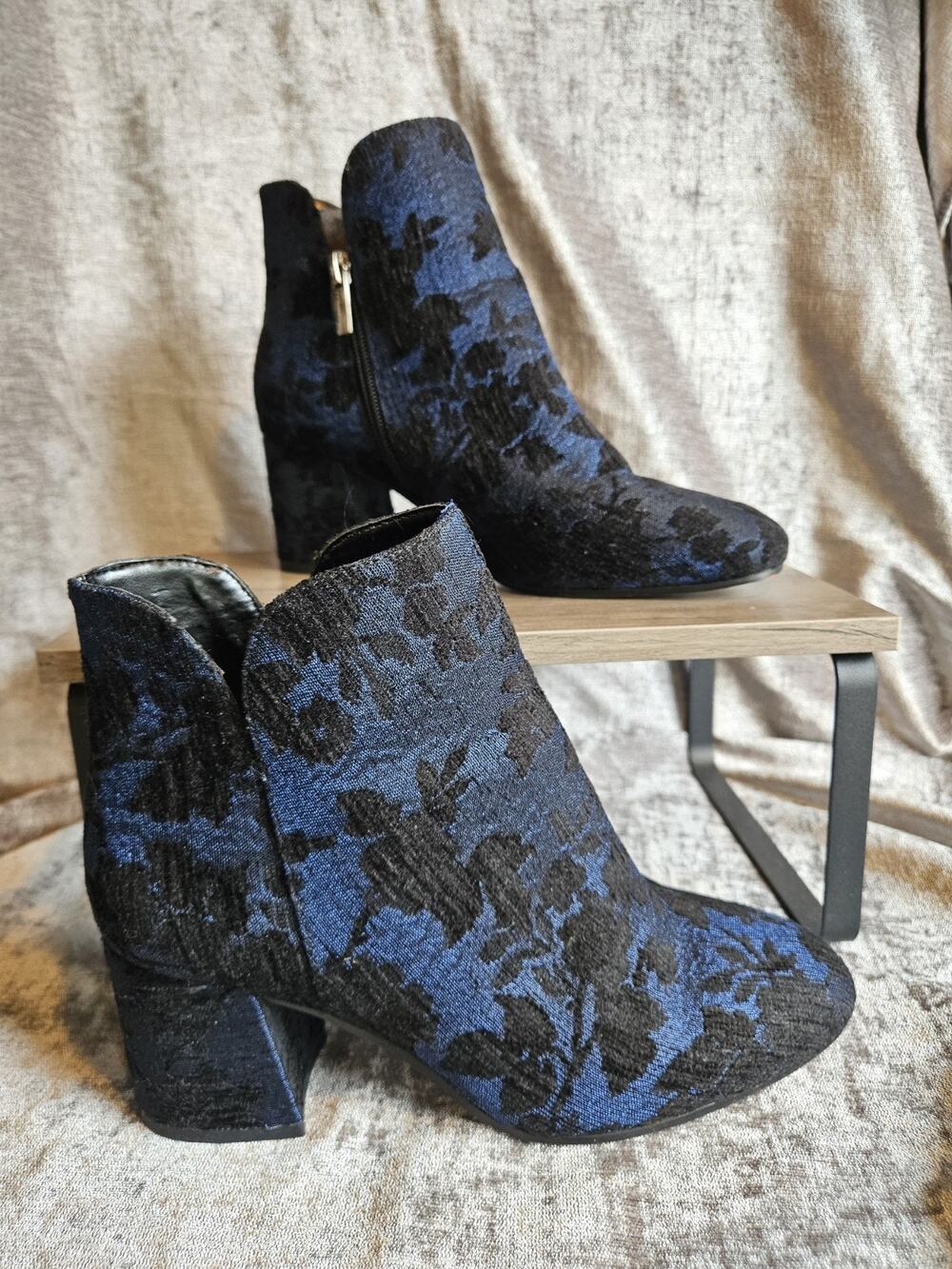Vince Camuto Navy & Black Velvet Brocade Boot Size 7.5 W